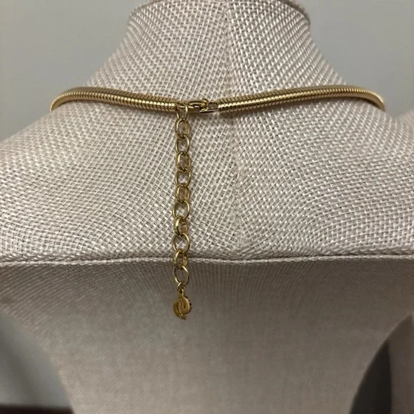 Vintage Christian Dior Elegant Gold Necklace with Deep Blue Detail - Picture 4 of 6